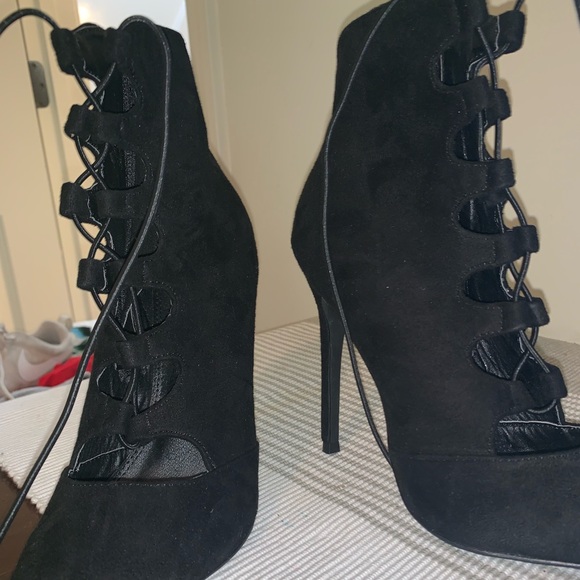 Shoes - Black heels